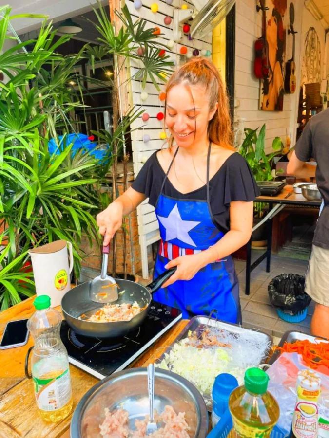 Back Home Backpackers Hostel Bangkok Exterior foto
