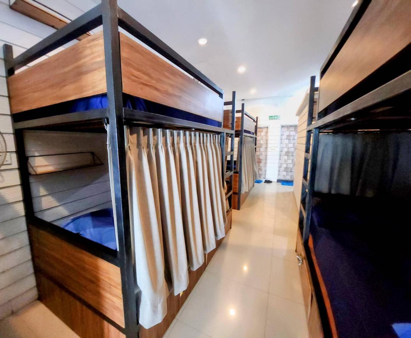 Back Home Backpackers Hostel Bangkok Exterior foto