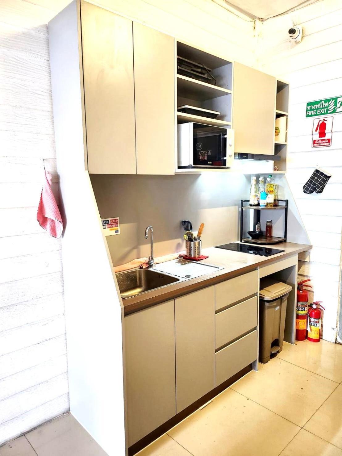 Back Home Backpackers Hostel Bangkok Exterior foto