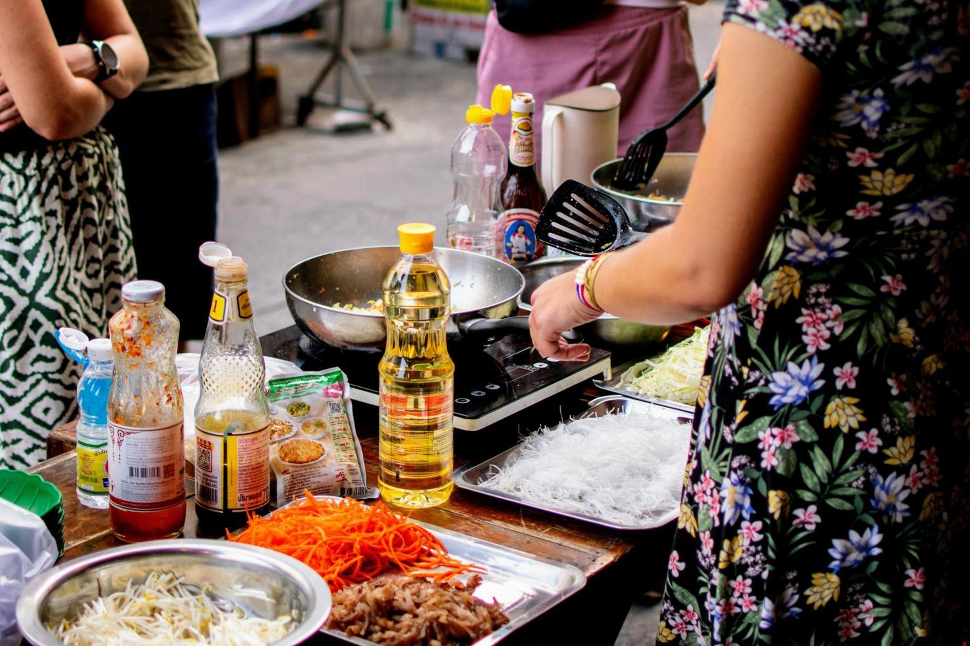Back Home Backpackers Hostel Bangkok Exterior foto