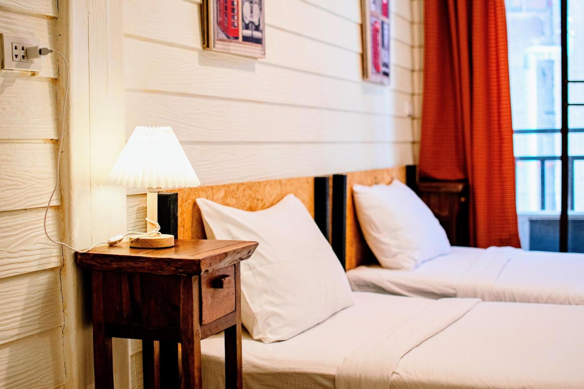 Back Home Backpackers Hostel Bangkok Exterior foto