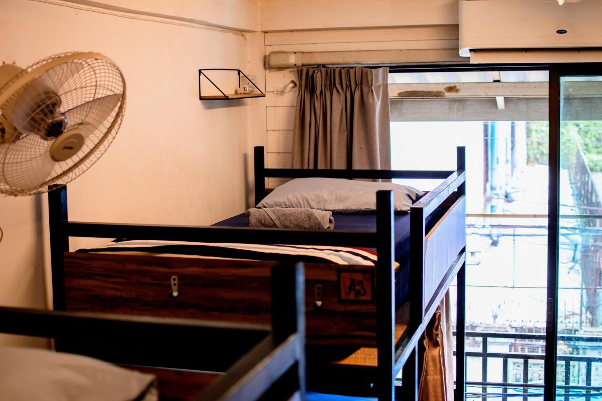 Back Home Backpackers Hostel Bangkok Exterior foto