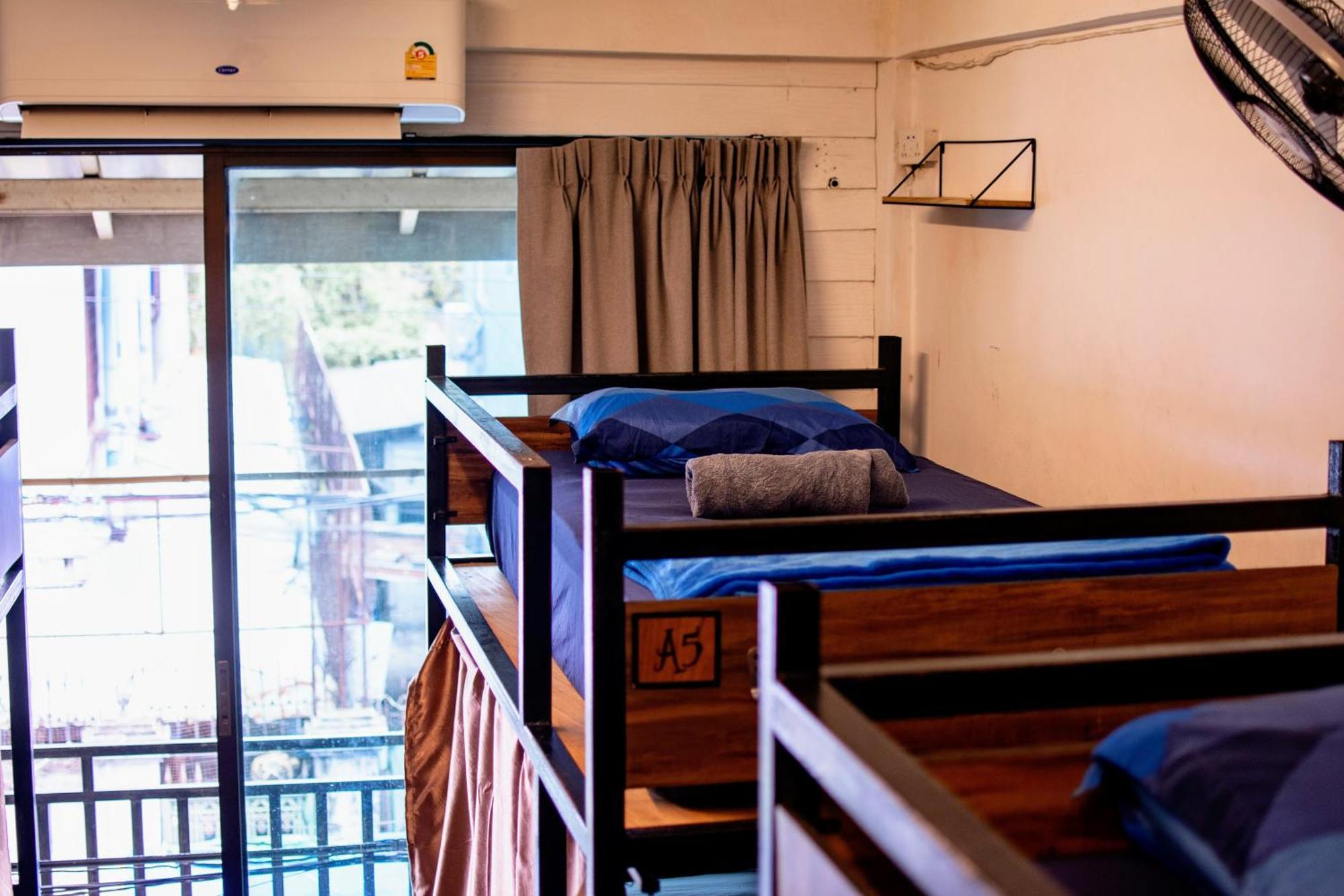 Back Home Backpackers Hostel Bangkok Exterior foto