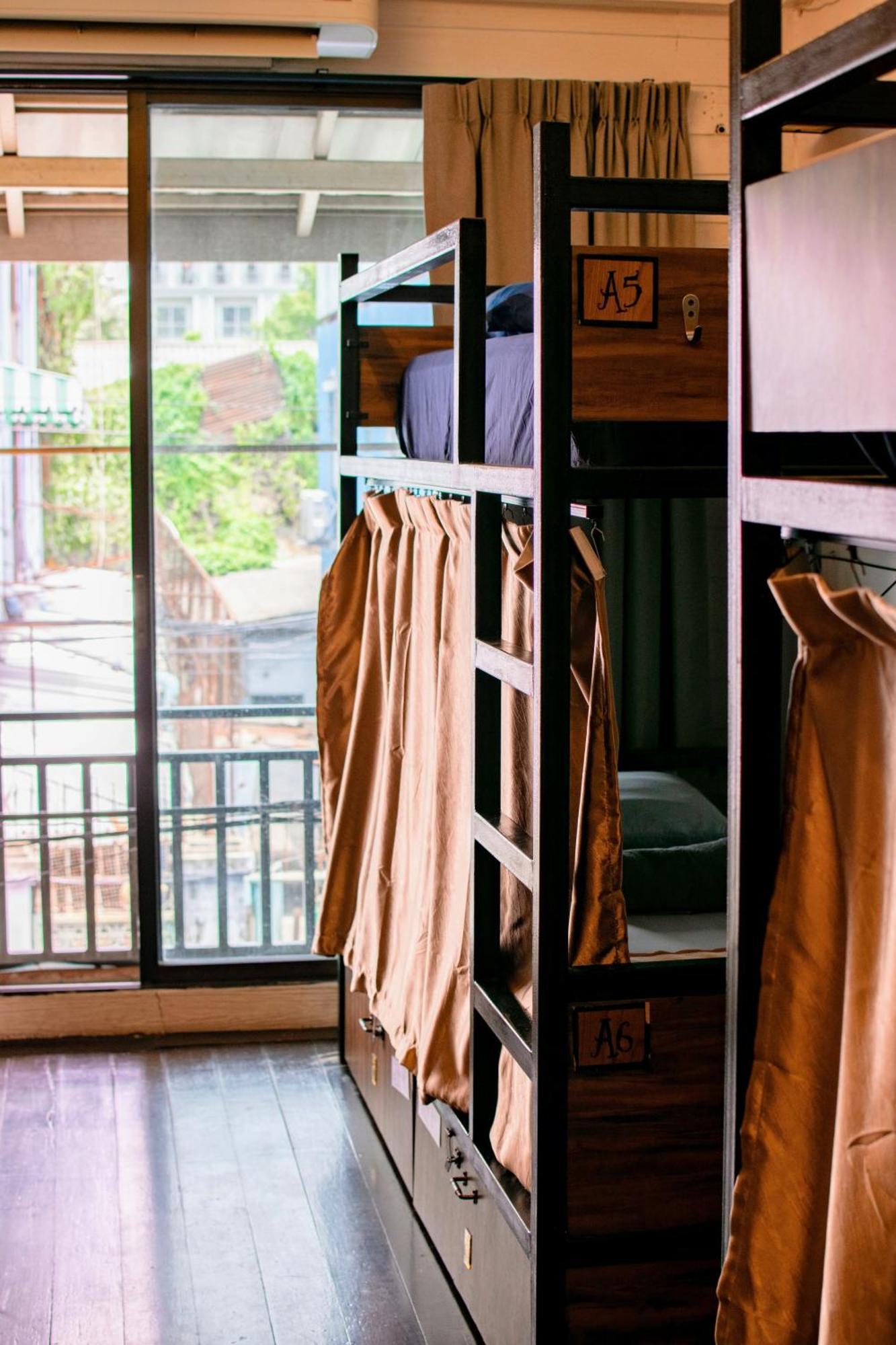 Back Home Backpackers Hostel Bangkok Exterior foto